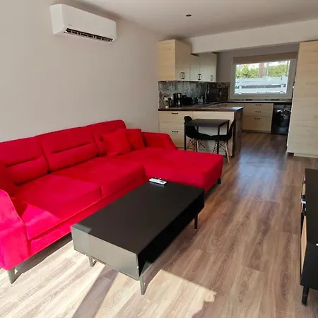 Modern 1-Bedroom Home In Larnaca With A Private Garden Ideal For Long Stays And Remote Work *