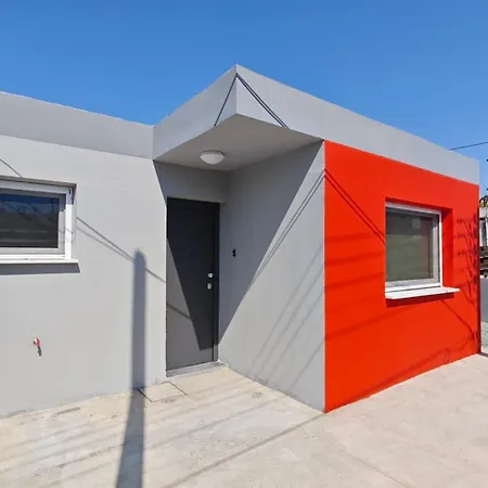 Modern 1-Bedroom Home In Larnaca With A Private Garden Ideal For Long Stays And Remote Work *