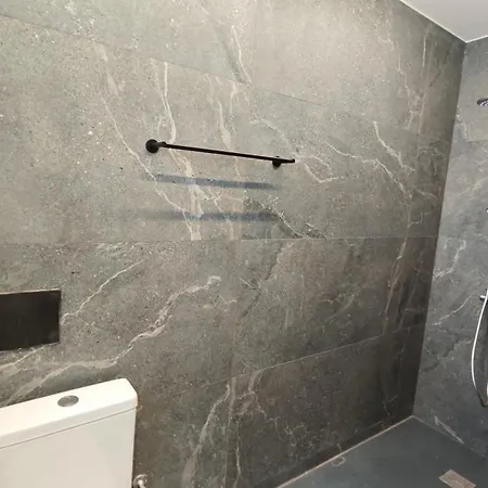 Modern 1-Bedroom Home In Larnaca With A Private Garden Ideal For Long Stays And Remote Work *