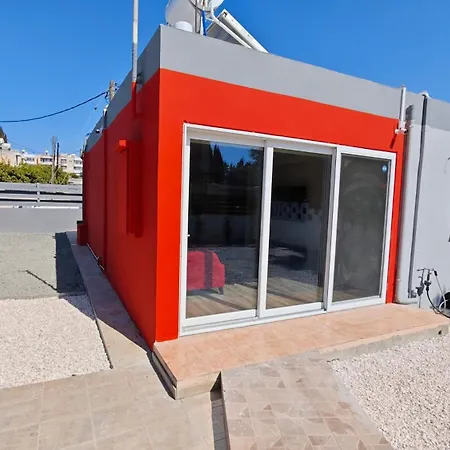 Modern 1-Bedroom Home In Larnaca With A Private Garden Ideal For Long Stays And Remote Work * لارنكا