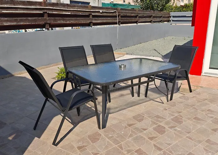 Modern 1-bedroom In With A Private Garden Ideal For Long And Remote Work Appartement