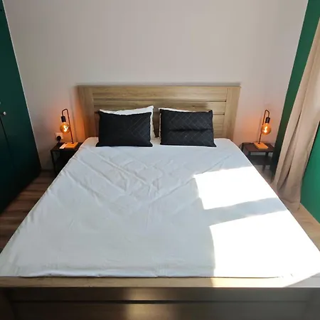 Modern 1-bedroom In With A Private Garden Ideal For Long And Remote Work Apartament *