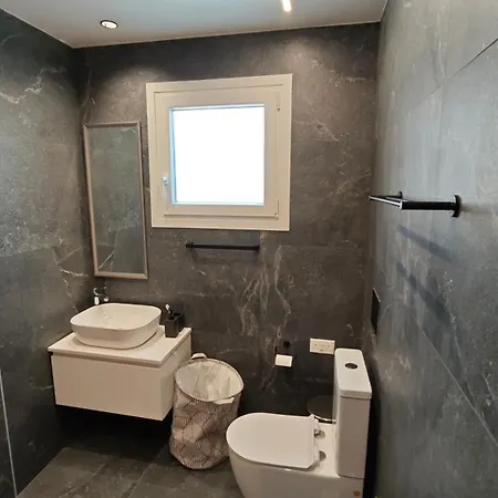 Modern 1-bedroom In With A Private Garden Ideal For Long And Remote Work * Λάρνακα