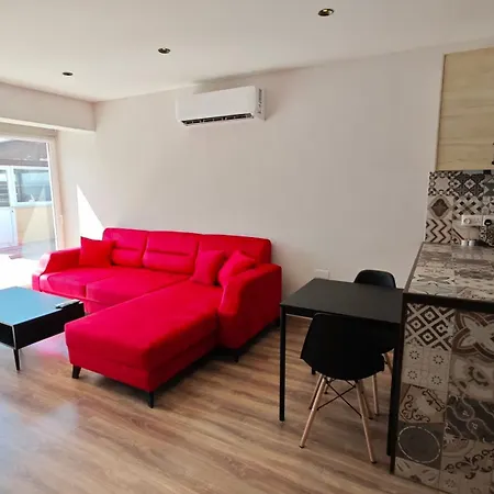 Modern 1Br House With Garden Near Larnaca Beach & Airport Апартаменты