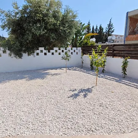 Апартаменты Modern 1Br House With Garden Near Larnaca Beach & Airport