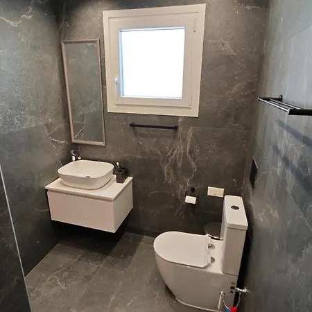 Апартаменты Modern 1Br House With Garden Near Larnaca Beach & Airport Ларнака