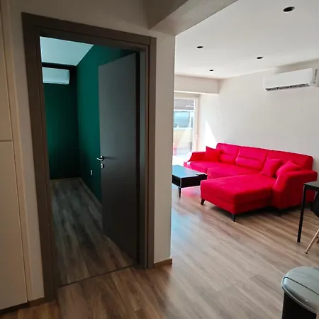 Modern 1br House With Garden Near & Airport Daire *