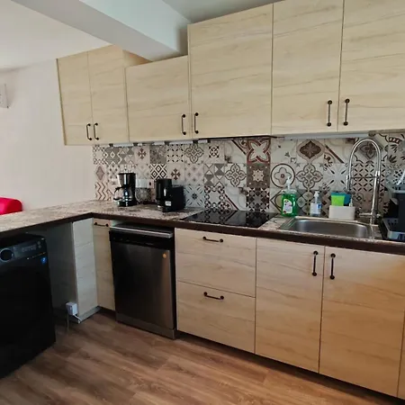 Modern 1br House With Garden Near & Airport