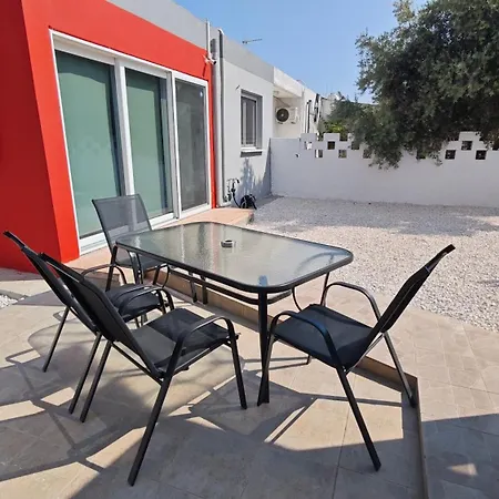 Daire Modern 1br House With Garden Near & Airport Larnaca